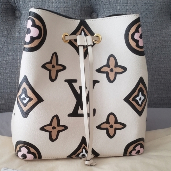 Louis Vuitton NÉONOÉ MM Wild at Heart Collection 2021 PRICE IS FIRM! - Picture 1 of 14